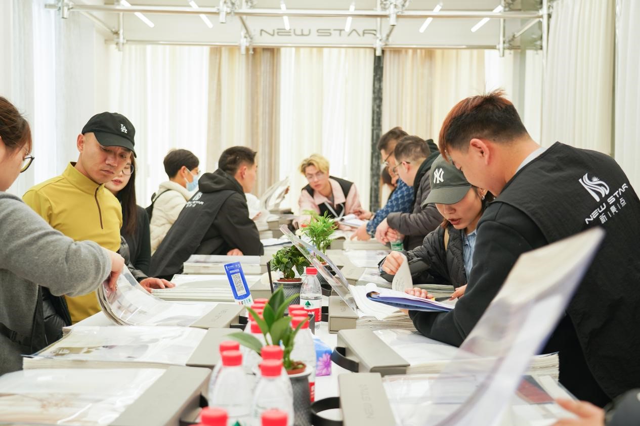 智造織就未來，錦韻潮動全球！2025海寧春季家博會今日啟幕