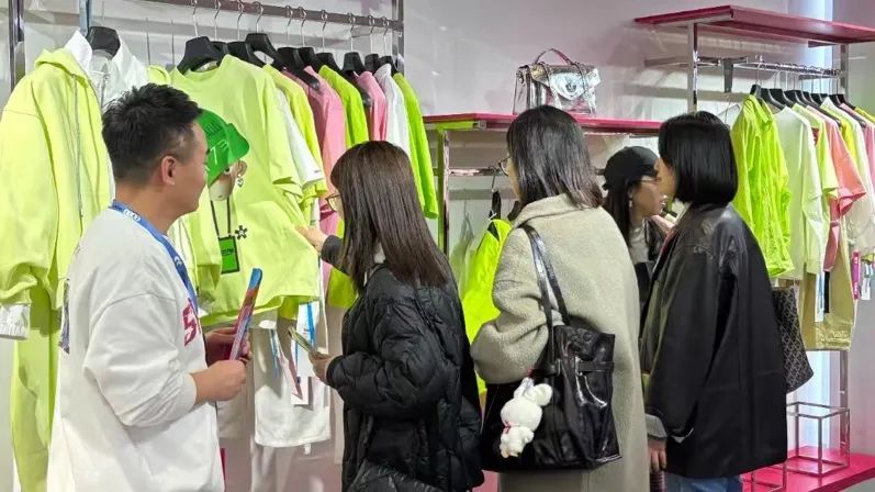 銀基廣場攜六大原創(chuàng)品牌亮相CHIC2025（春季），展現(xiàn)中部地區(qū)時尚力量