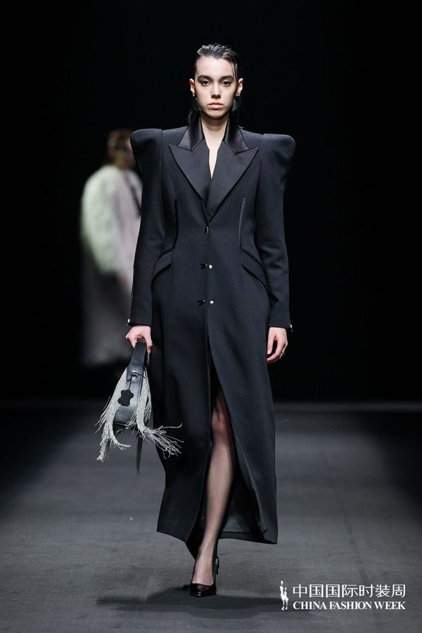 胡瑩瑩的精神內(nèi)核&ldquo;ARTEMIS&middot;自由悅己&rdquo;  設計師品牌Y2FREEDOM秋冬系列北京綻放