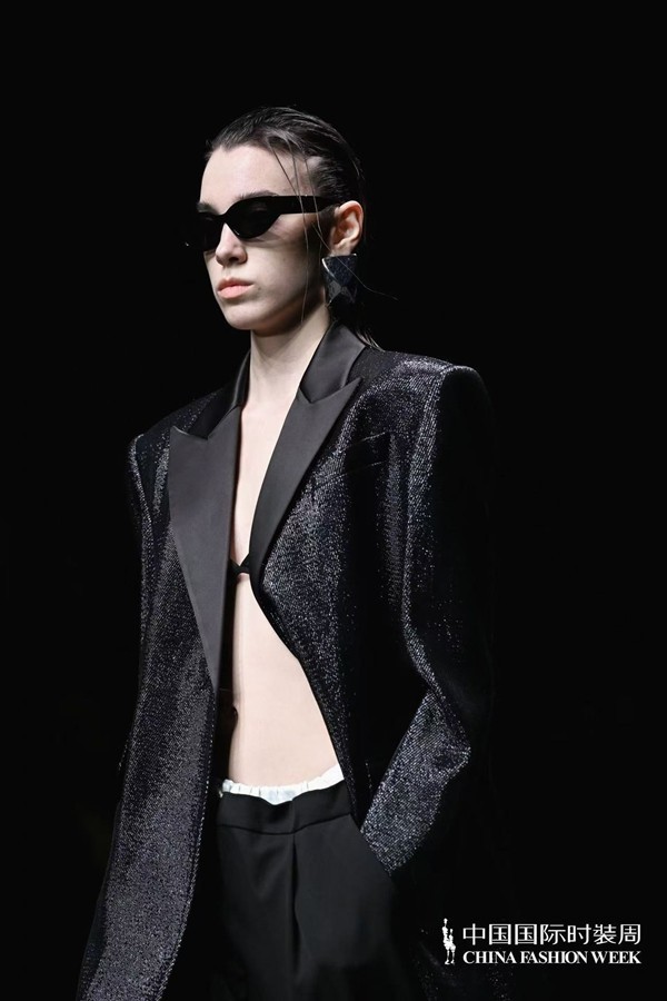 胡瑩瑩的精神內(nèi)核&ldquo;ARTEMIS&middot;自由悅己&rdquo;  設計師品牌Y2FREEDOM秋冬系列北京綻放