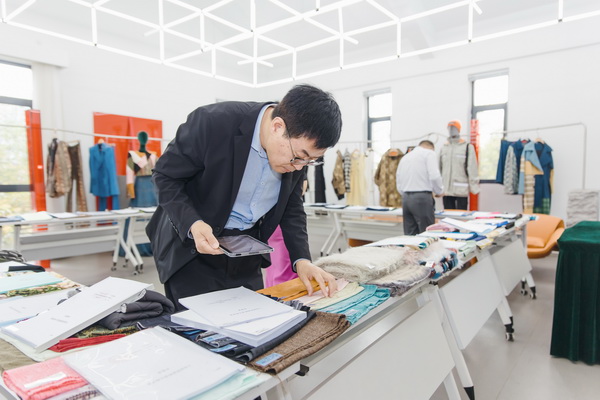 挖掘創(chuàng)新人才，激發(fā)產(chǎn)業(yè)活力！&ldquo;第十屆（2025年）十佳紡織面料設(shè)計(jì)師及培養(yǎng)先進(jìn)單位評(píng)選&rdquo;評(píng)審會(huì)于柯橋舉行