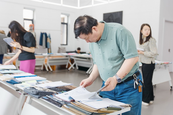 挖掘創(chuàng)新人才，激發(fā)產(chǎn)業(yè)活力！&ldquo;第十屆（2025年）十佳紡織面料設(shè)計(jì)師及培養(yǎng)先進(jìn)單位評(píng)選&rdquo;評(píng)審會(huì)于柯橋舉行