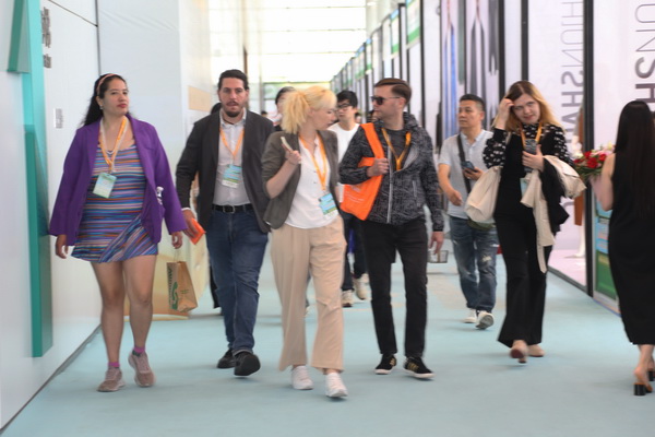 新形勢(shì)、新機(jī)遇，2025柯橋春季國(guó)際紡博會(huì)拉開帷幕，全方位展示中國(guó)紡織發(fā)展的強(qiáng)韌