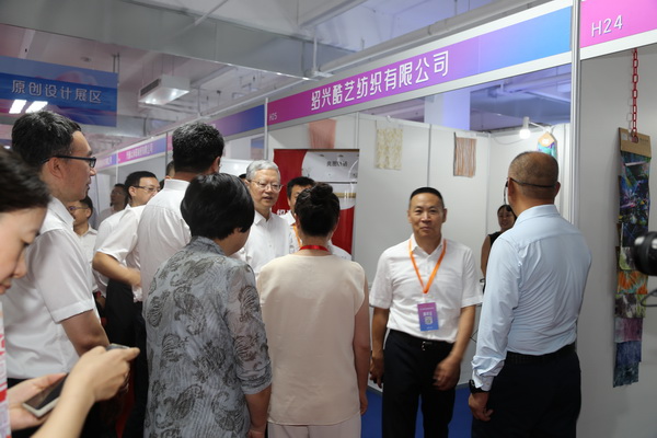  中華紡織網(wǎng)面輔料展區(qū)成功舉辦推介會(huì)，新材料、新工藝 助力興城泳裝產(chǎn)業(yè)升級(jí)