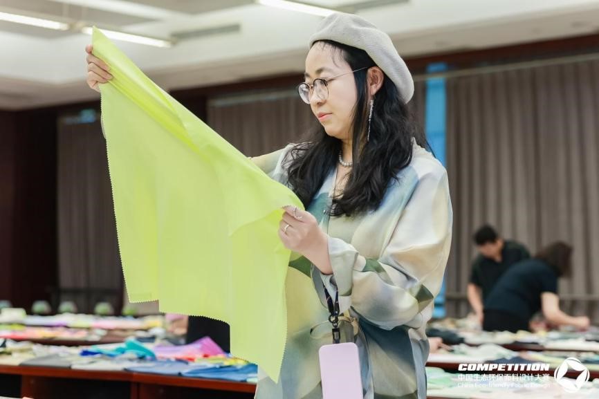 2800款面料&ldquo;綠動時尚&rdquo;，2025第八屆中國生態(tài)環(huán)保面料設計大賽評審會在盛澤舉辦！