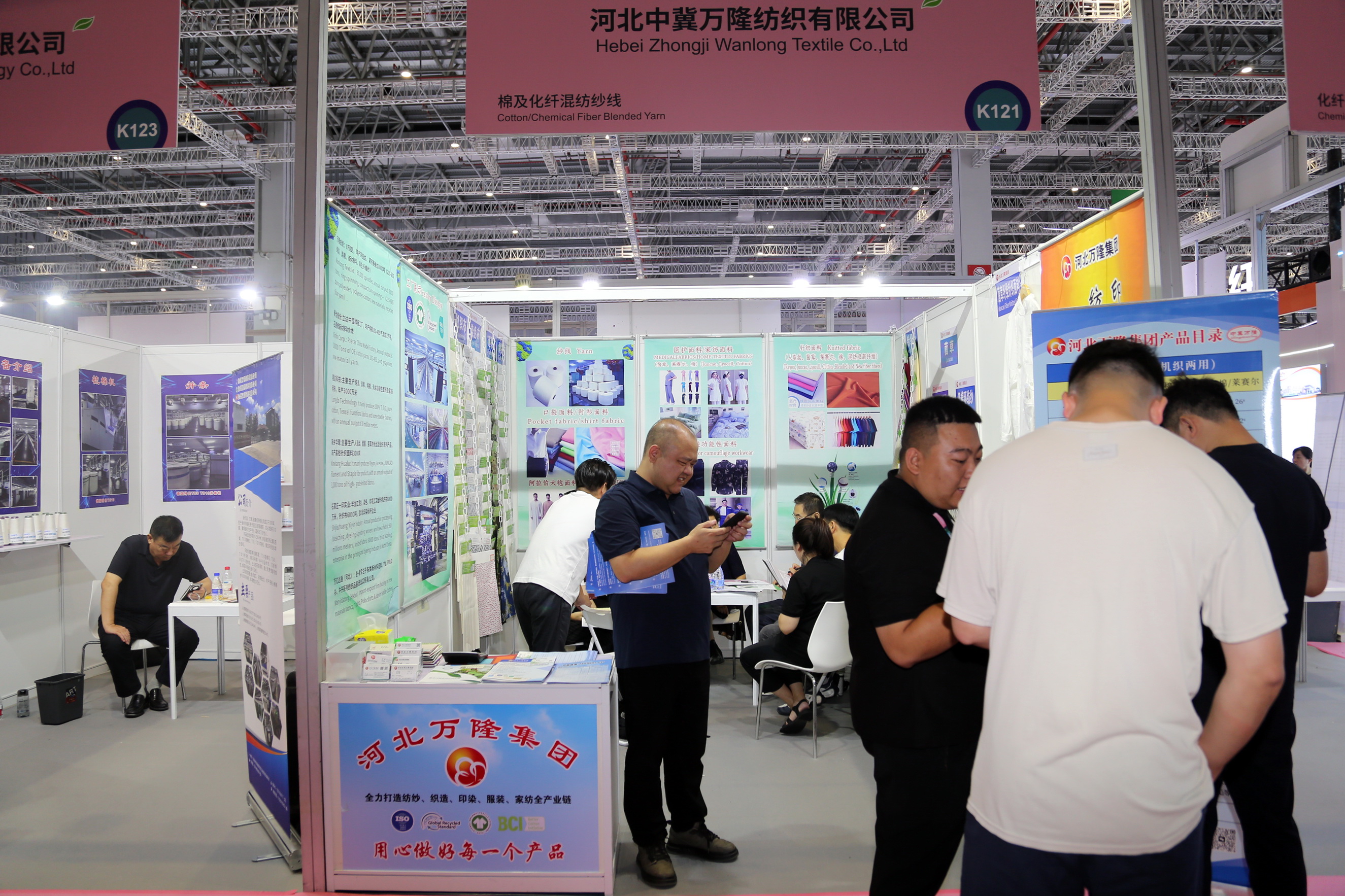 40余家石家莊紡服企業(yè)齊聚滬上，成為中紡聯(lián)秋季聯(lián)展上靚麗的風(fēng)景線