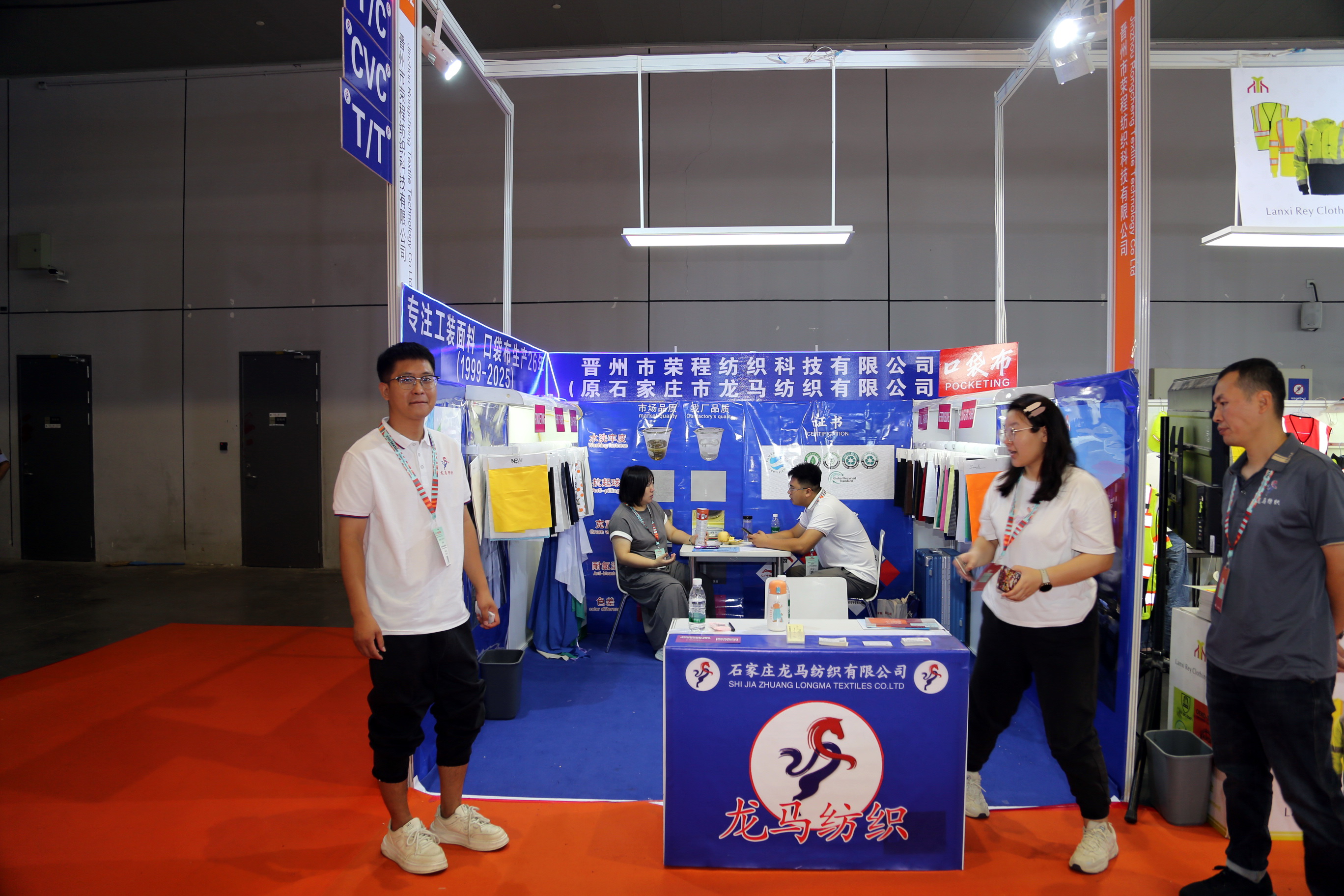 40余家石家莊紡服企業(yè)齊聚滬上，成為中紡聯(lián)秋季聯(lián)展上靚麗的風(fēng)景線