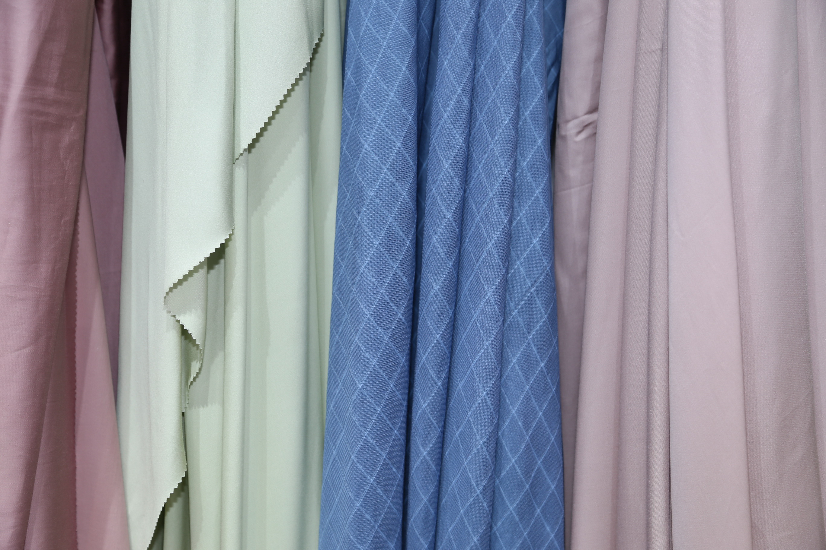 40余家石家莊紡服企業(yè)齊聚滬上，成為中紡聯(lián)秋季聯(lián)展上靚麗的風(fēng)景線