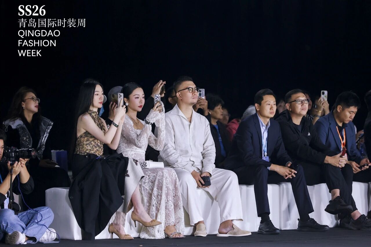 潮涌浮山灣畔 時(shí)尚綺夢啟航--2025中國（青島）國際時(shí)裝周盛大啟幕！