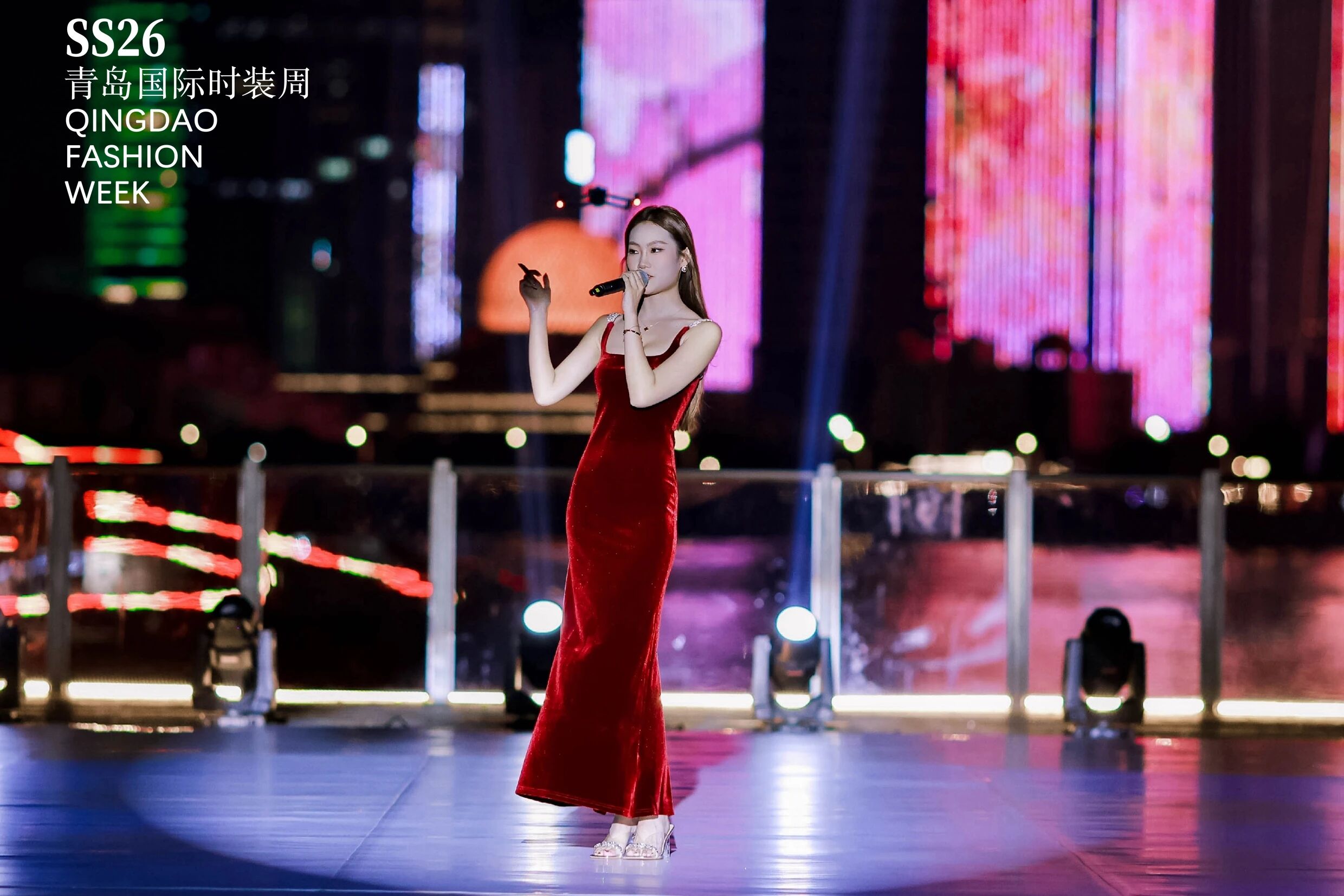 潮涌浮山灣畔 時(shí)尚綺夢啟航--2025中國（青島）國際時(shí)裝周盛大啟幕！