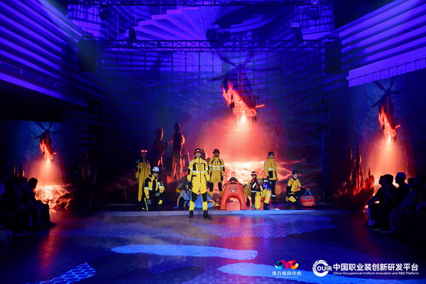 聚焦全民國防教育作訓服與海上功能服，第二屆中國職業(yè)裝創(chuàng)新大會在青島啟幕