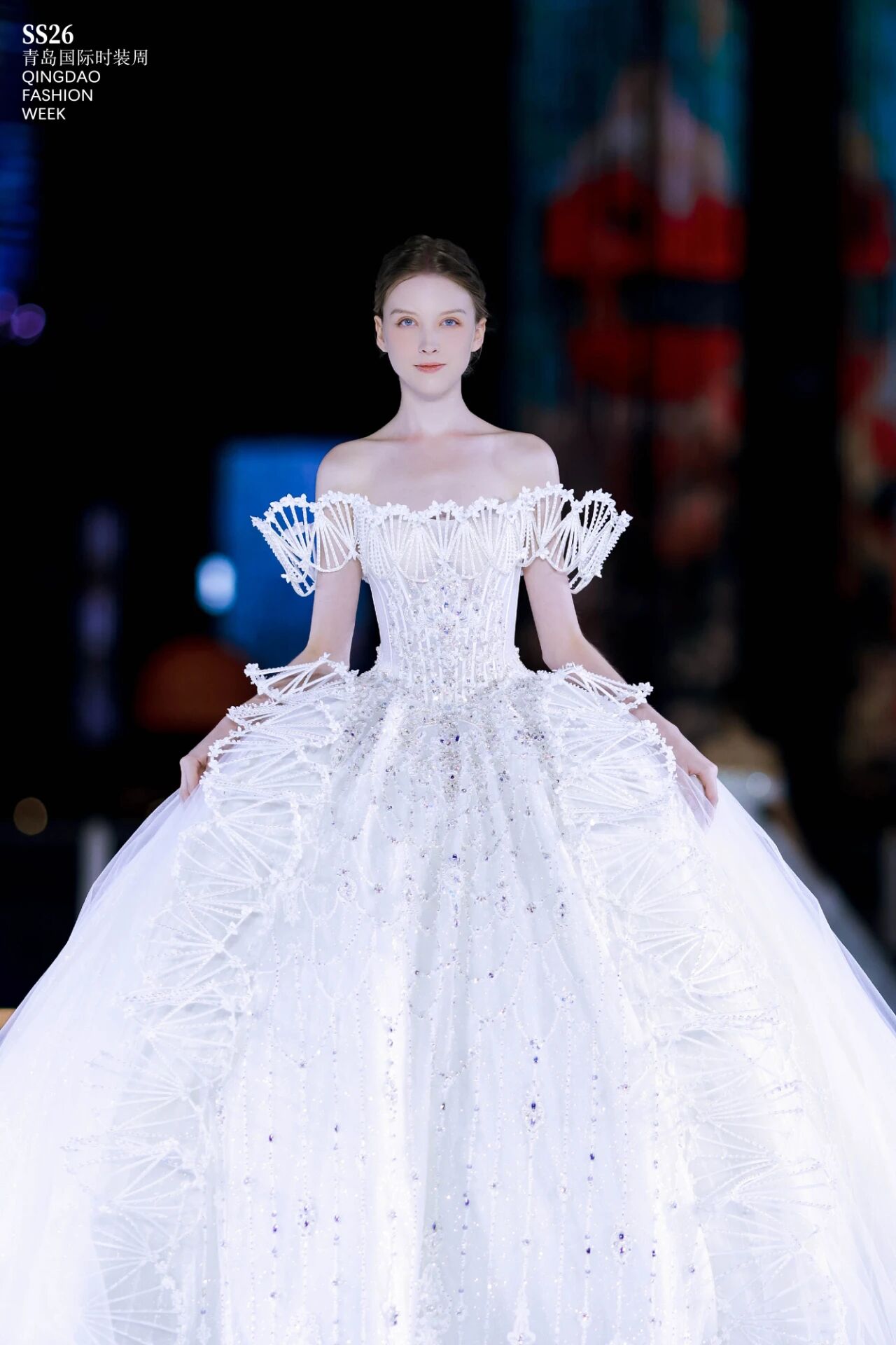 潮涌浮山灣畔 時(shí)尚綺夢啟航--2025中國（青島）國際時(shí)裝周盛大啟幕！