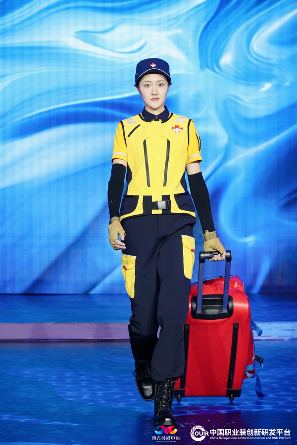 聚焦全民國防教育作訓服與海上功能服，第二屆中國職業(yè)裝創(chuàng)新大會在青島啟幕