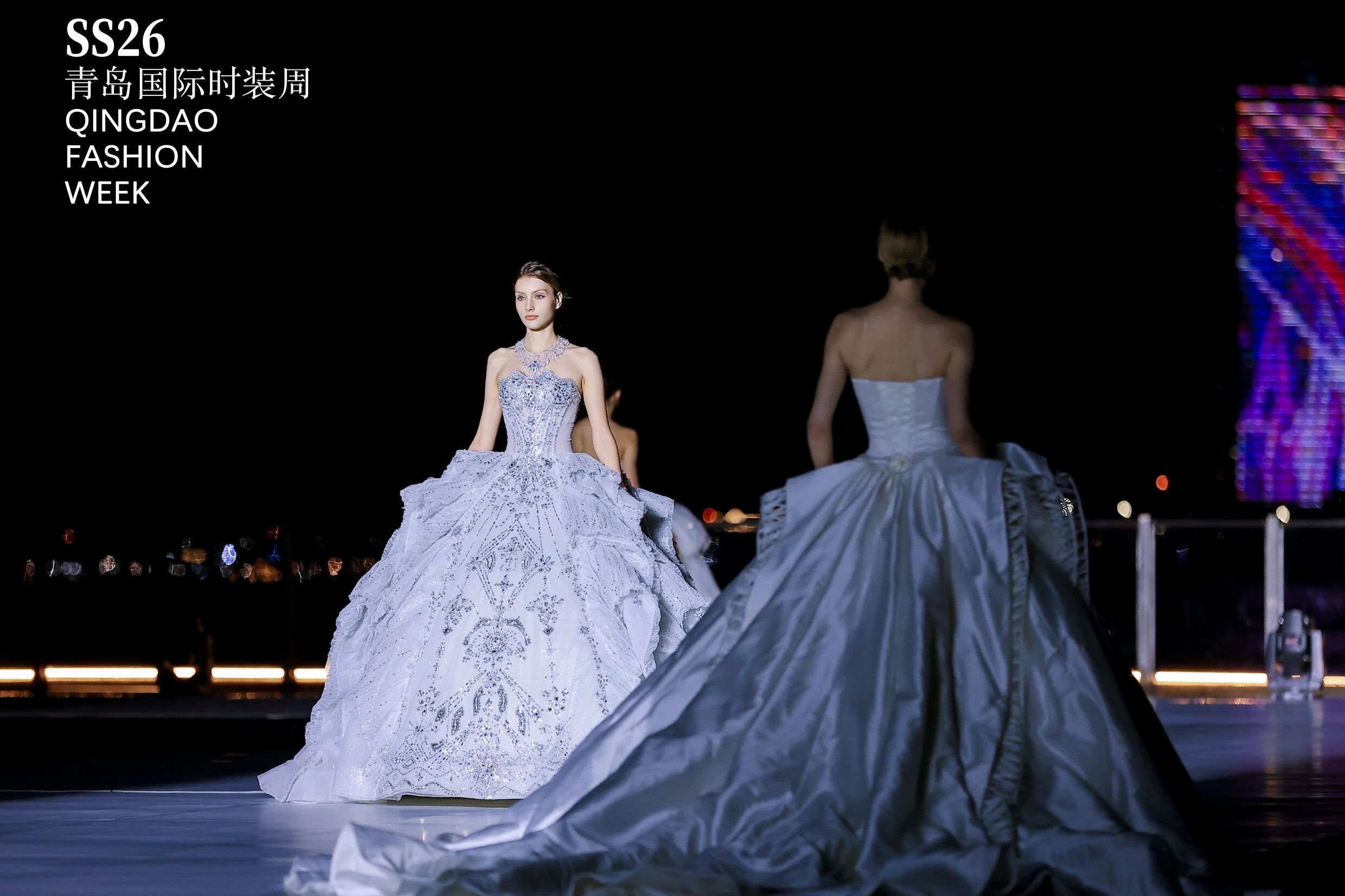 潮涌浮山灣畔 時(shí)尚綺夢啟航--2025中國（青島）國際時(shí)裝周盛大啟幕！