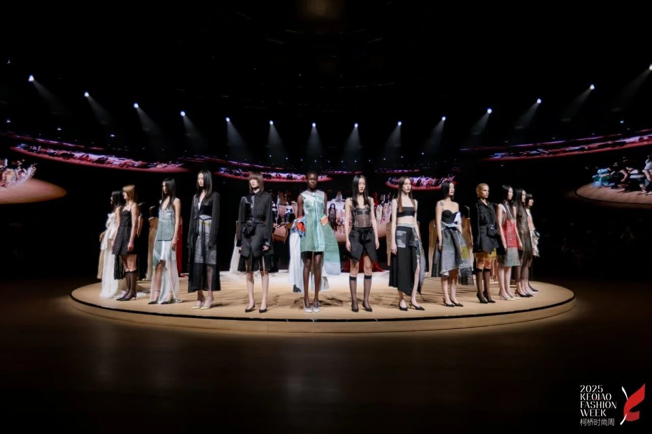 2025柯橋時(shí)尚周（秋季）啟幕！十年織夢(mèng)，時(shí)尚共鳴&ldquo;洄響&rdquo;千年紡都