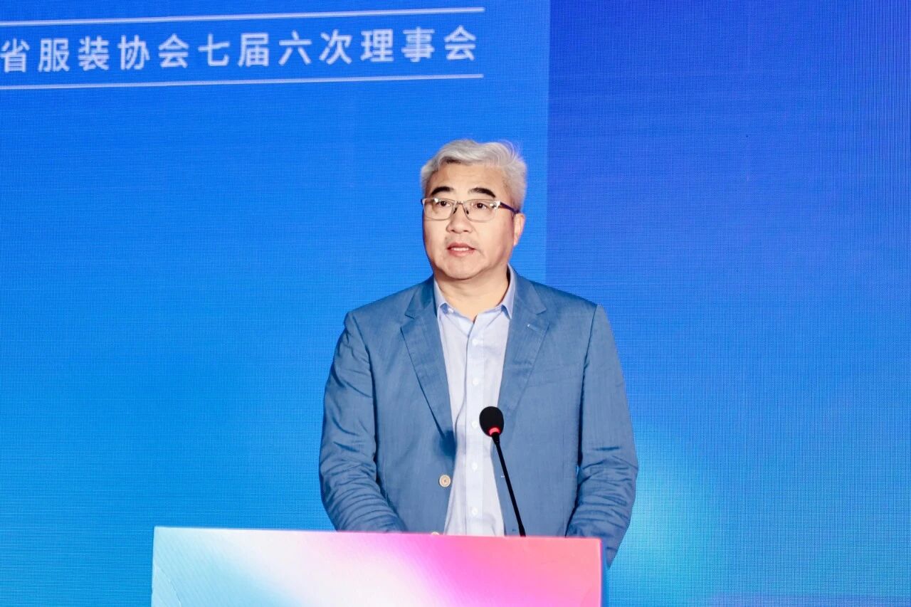  創(chuàng)新協(xié)同&middot;質領未來&mdash;&mdash;2025江蘇紡織服裝產業(yè)創(chuàng)新與科技創(chuàng)新融合發(fā)展大會暨江蘇省服裝協(xié)會七屆六次理事會成功召開