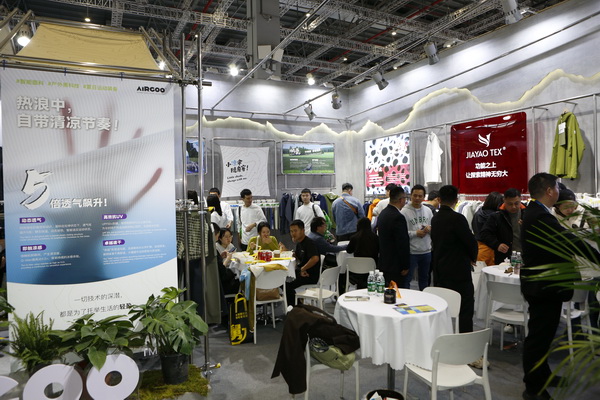 動態(tài)透氣科技|嘉耀紡織用創(chuàng)新詮釋功能性面料新高度