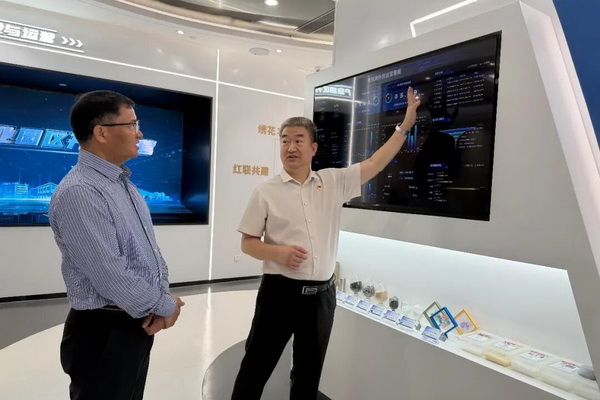 中國(guó)紡織品進(jìn)出口商會(huì)曹甲昌會(huì)長(zhǎng)出席廣交會(huì)相關(guān)活動(dòng)并調(diào)研企業(yè)