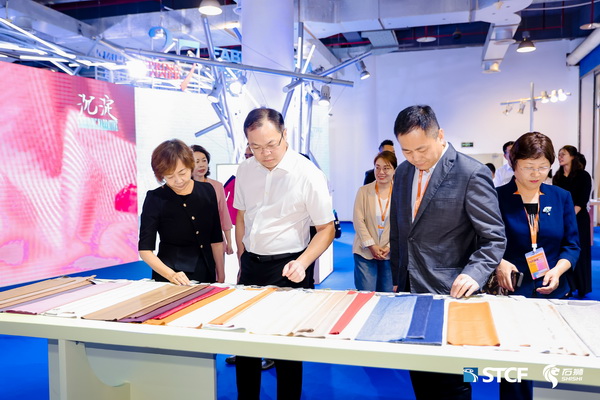 功能科技&ldquo;刷屏&rdquo;海博會(huì)！FabricsChina時(shí)尚與科技創(chuàng)新產(chǎn)品在石獅發(fā)布