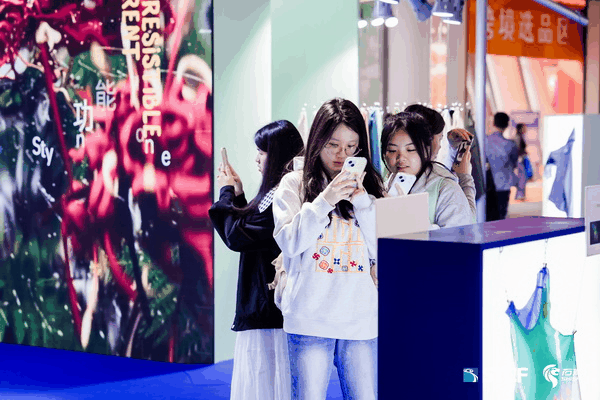 功能科技&ldquo;刷屏&rdquo;海博會(huì)！FabricsChina時(shí)尚與科技創(chuàng)新產(chǎn)品在石獅發(fā)布