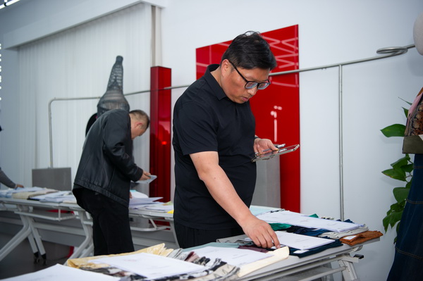 以人才培育為行業(yè)注入持久驅(qū)動力！第十一屆十佳紡織面料設(shè)計師評審會于柯橋舉行