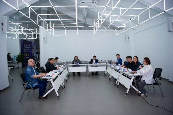 以人才培育為行業(yè)注入持久驅(qū)動力！第十一屆十佳紡織面料設(shè)計師評審會于柯橋舉行