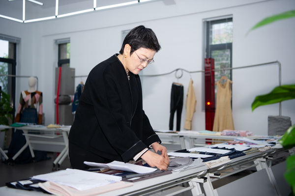 以人才培育為行業(yè)注入持久驅(qū)動力！第十一屆十佳紡織面料設(shè)計師評審會于柯橋舉行