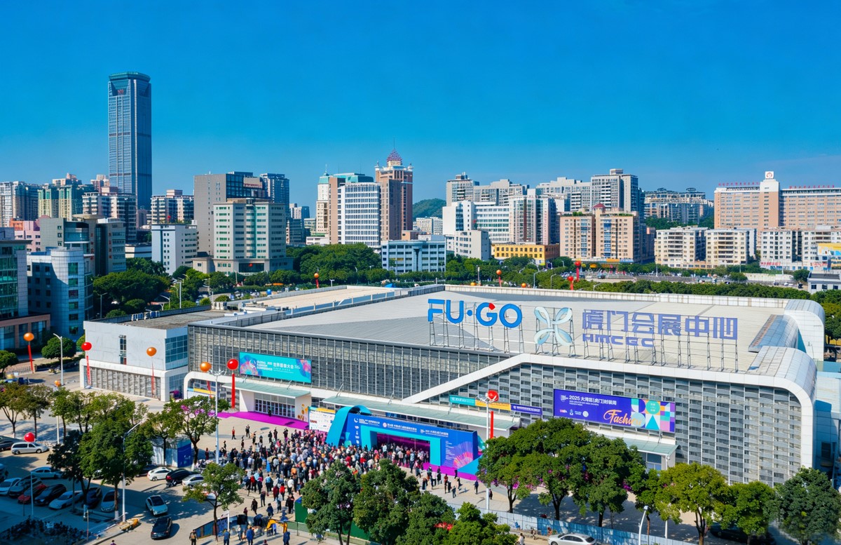 秀展同步即看即訂！虎門服裝品牌2026秋冬發(fā)布訂貨會啟幕