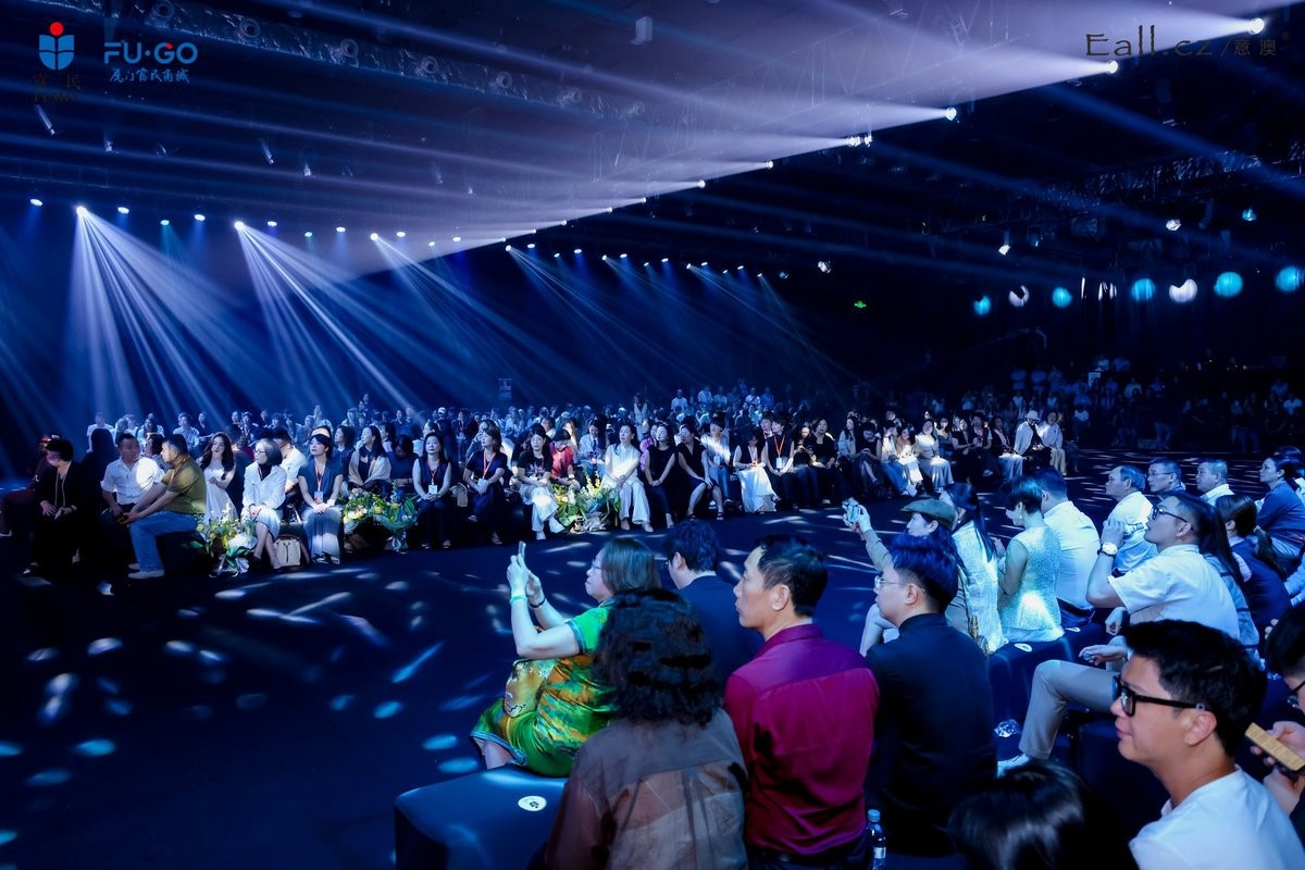 秀展同步即看即訂！虎門服裝品牌2026秋冬發(fā)布訂貨會啟幕