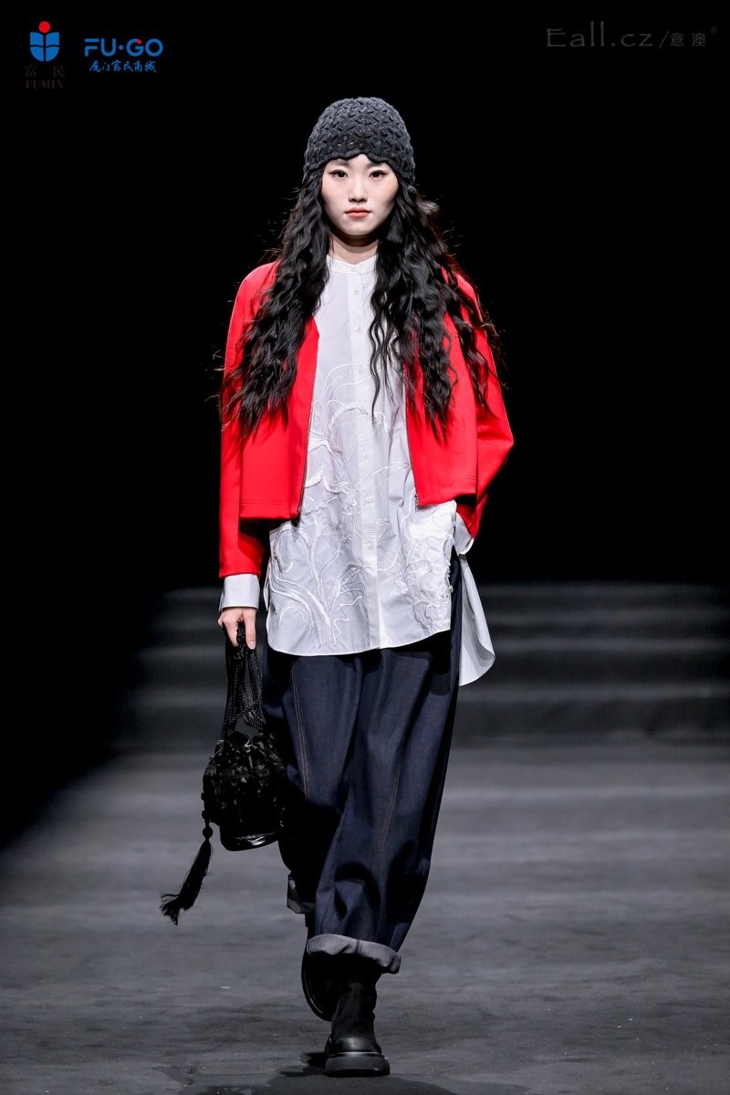 秀展同步即看即訂！虎門服裝品牌2026秋冬發(fā)布訂貨會啟幕